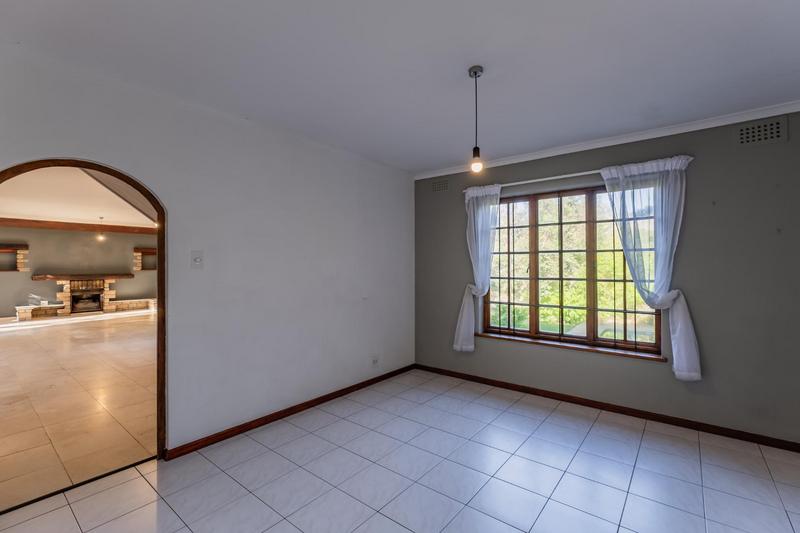 4 Bedroom Property for Sale in Clovelly Western Cape